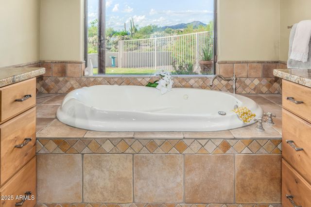 9225 E LAZYWOOD Place, Carefree, AZ 85377