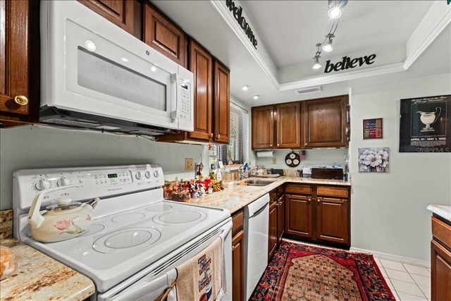 13014 VILLAGE CHASE CIRCLE, Tampa, FL 33618