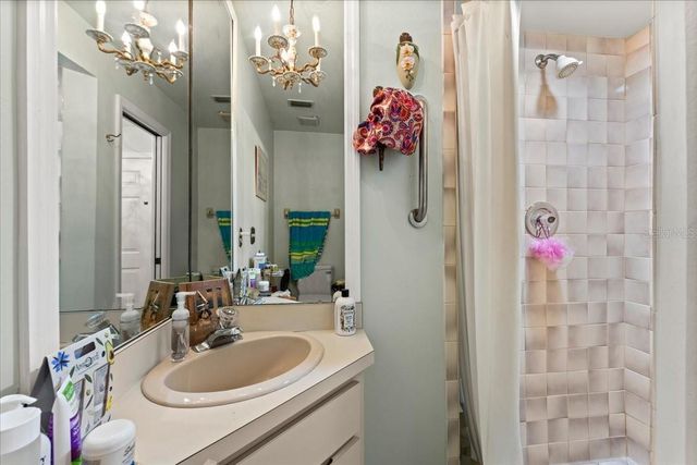 13014 VILLAGE CHASE CIRCLE, Tampa, FL 33618