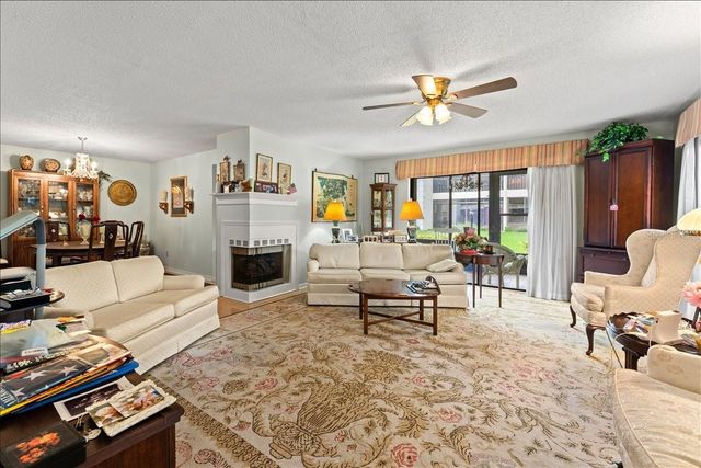 13014 VILLAGE CHASE CIRCLE, Tampa, FL 33618