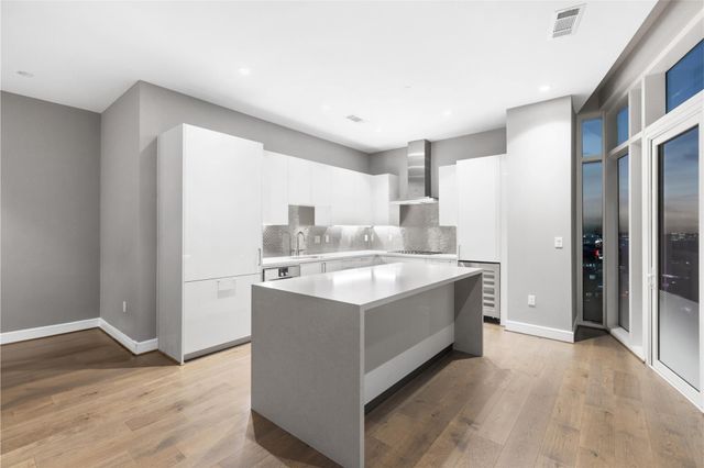 4521 San Felipe Street 2601, Houston, TX 77027