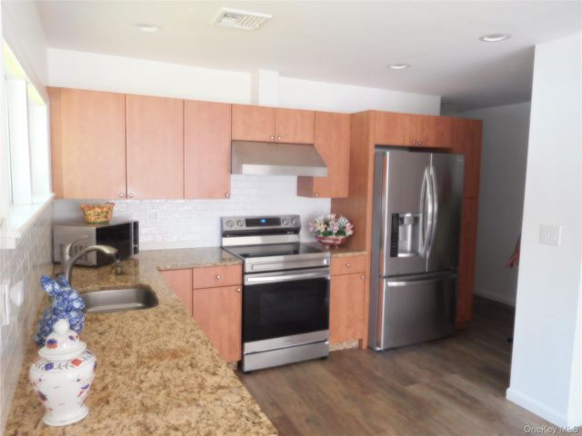 9 Adams Street, East Rockaway, NY 11518