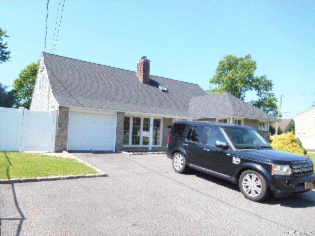 9 Adams Street, East Rockaway, NY 11518