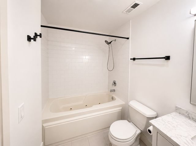 1500 W Monroe Street 123, Chicago, IL 60607