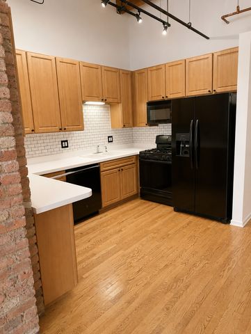 1500 W Monroe Street 123, Chicago, IL 60607