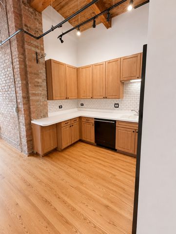 1500 W Monroe Street 123, Chicago, IL 60607