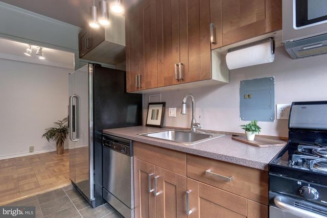4100 W St NW Apt 416, Washington, DC 20007