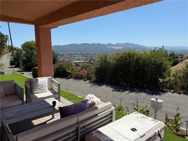 1606 Glenmont Drive, Glendale, CA 91207