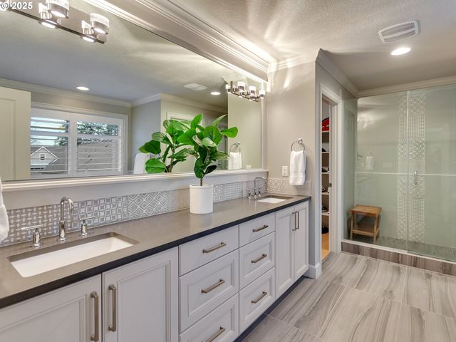 15413 Se CLARK St, Happy Valley, OR 97086