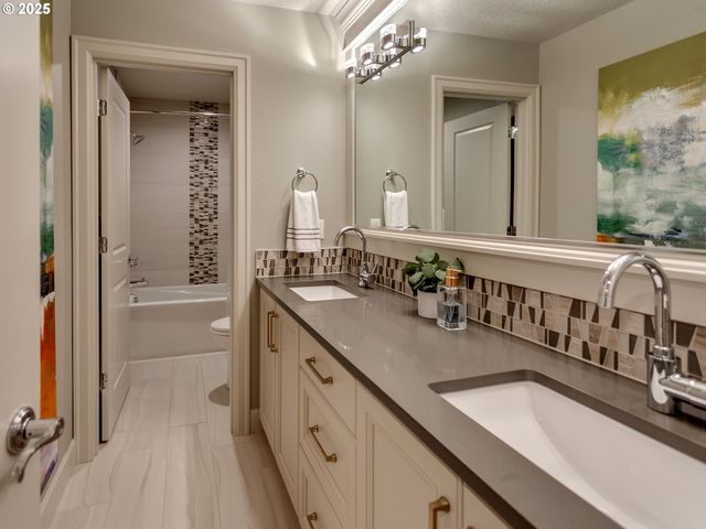 15413 Se CLARK St, Happy Valley, OR 97086