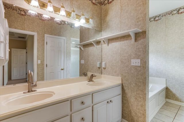 1281 FM 151, Trenton, TX 75490