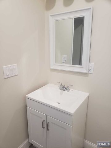 7 Lindsley Road, Little Falls, NJ 07424