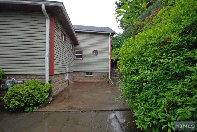 7 Lindsley Road, Little Falls, NJ 07424