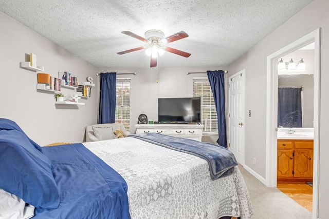 102 Oak Leaf Dr, Hendersonville, TN 37075