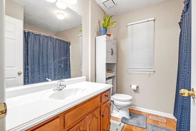 102 Oak Leaf Dr, Hendersonville, TN 37075