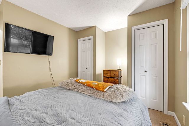 102 Oak Leaf Dr, Hendersonville, TN 37075