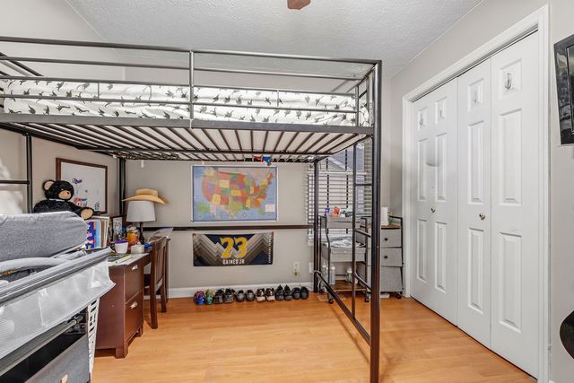 102 Oak Leaf Dr, Hendersonville, TN 37075