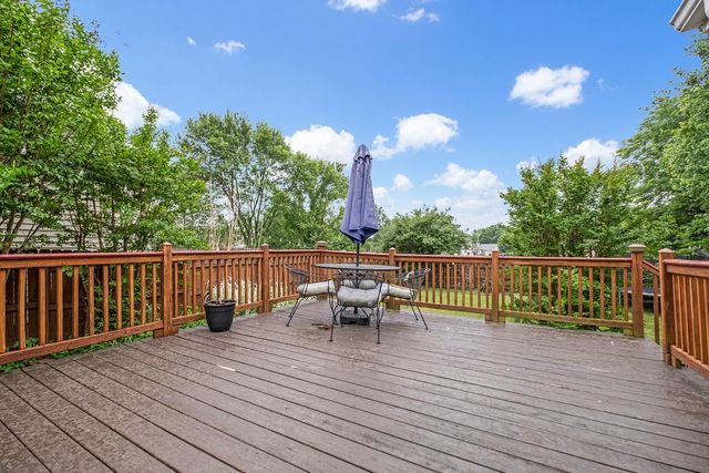 102 Oak Leaf Dr, Hendersonville, TN 37075
