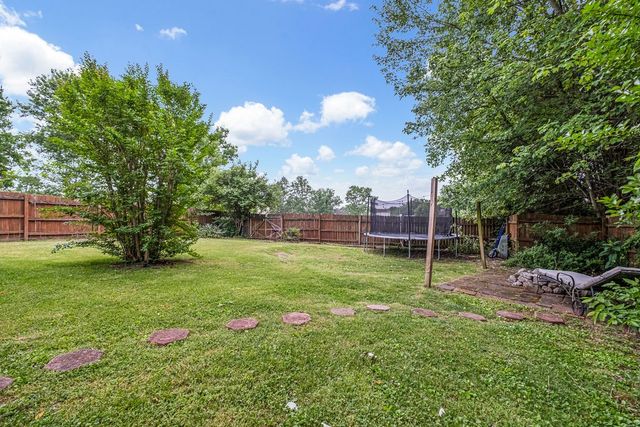 102 Oak Leaf Dr, Hendersonville, TN 37075