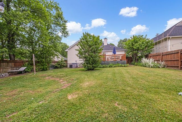 102 Oak Leaf Dr, Hendersonville, TN 37075