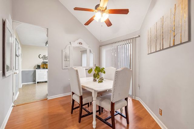 102 Oak Leaf Dr, Hendersonville, TN 37075