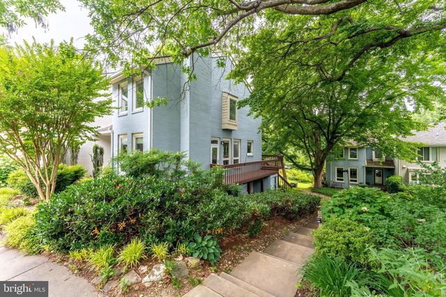 2020 CHADDS FORD DR, Reston, VA 20191