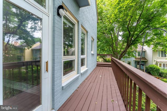 2020 CHADDS FORD DR, Reston, VA 20191