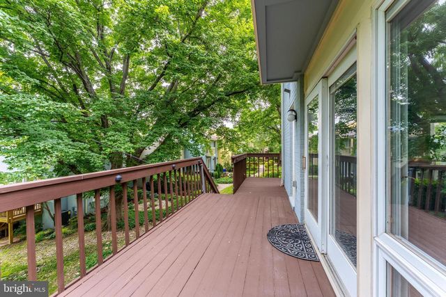 2020 CHADDS FORD DR, Reston, VA 20191