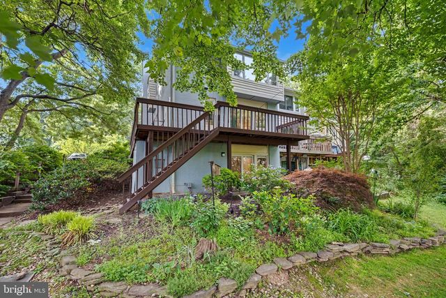 2020 CHADDS FORD DR, Reston, VA 20191