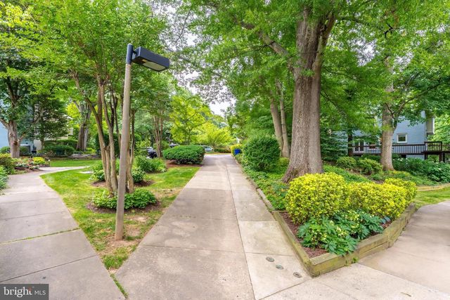 2020 CHADDS FORD DR, Reston, VA 20191