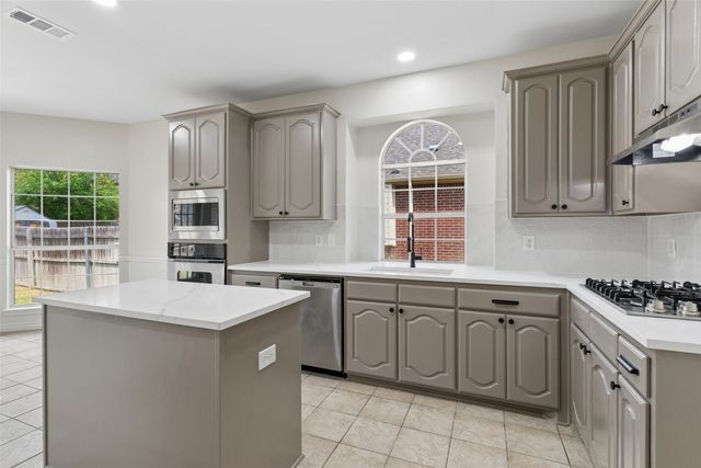 11501 Pheasant Creek Drive, Fort Worth, TX 76244