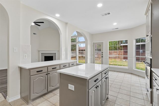 11501 Pheasant Creek Drive, Fort Worth, TX 76244