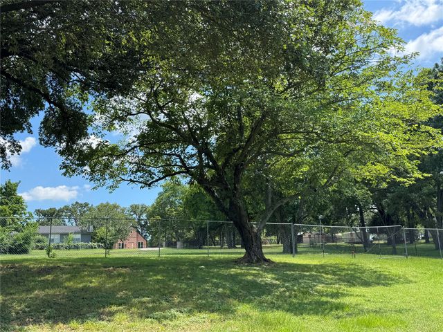 204 Kanakoa Drive, Tool, TX 75143