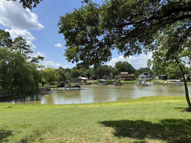 204 Kanakoa Drive, Tool, TX 75143