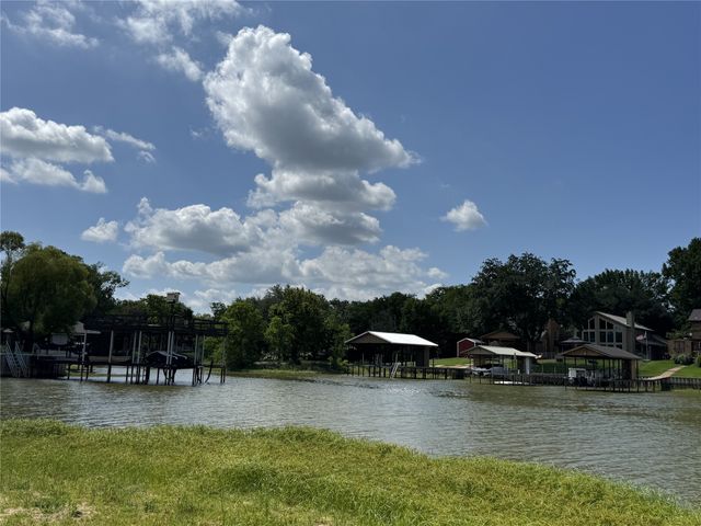 204 Kanakoa Drive, Tool, TX 75143
