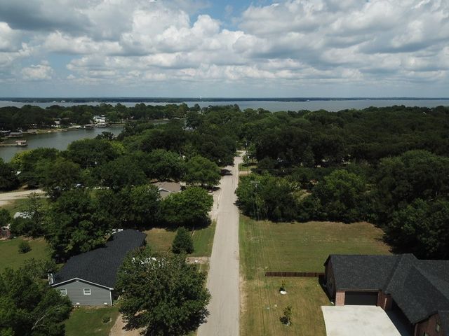 204 Kanakoa Drive, Tool, TX 75143