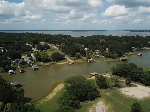 204 Kanakoa Drive, Tool, TX 75143