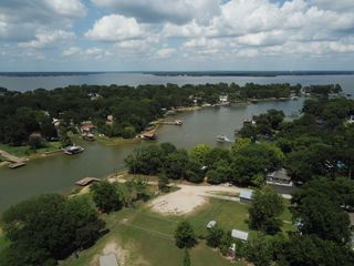 204 Kanakoa Drive, Tool, TX 75143