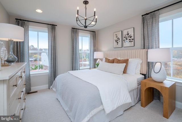 5399 RED OAK DR, Coopersburg, PA 18036