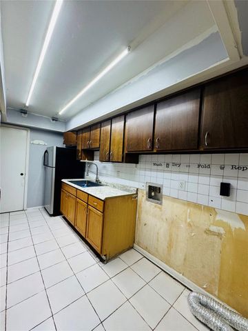 7913 Grove Ridge Drive, Houston, TX 77061