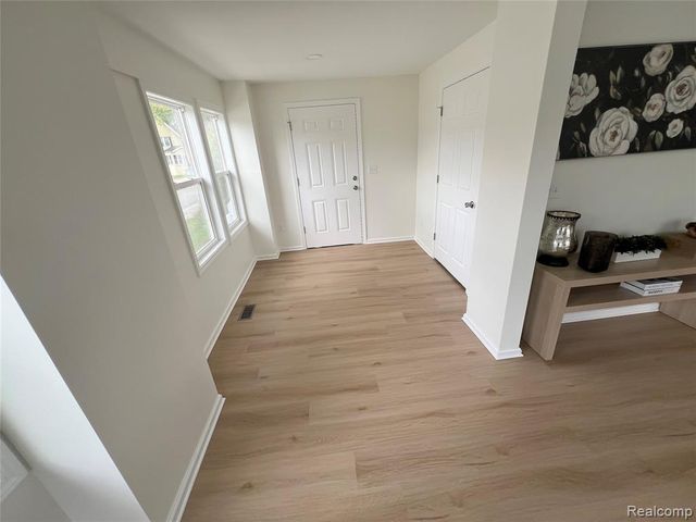 43 Rathbone Street, Mount Clemens, MI 48043