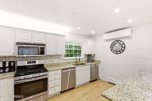 19 Elm Street, Jackson, NJ 08527