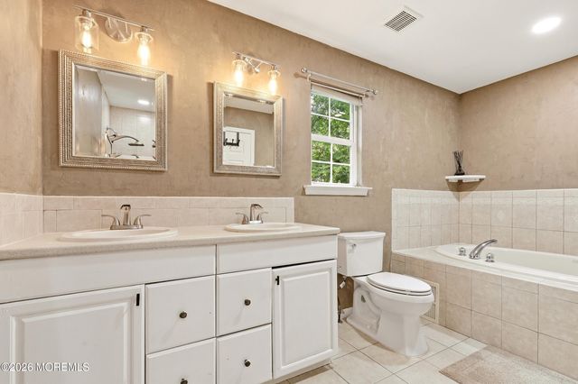 19 Elm Street, Jackson, NJ 08527