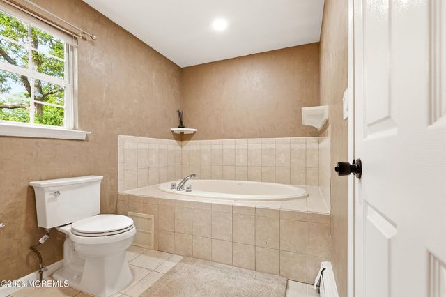 19 Elm Street, Jackson, NJ 08527