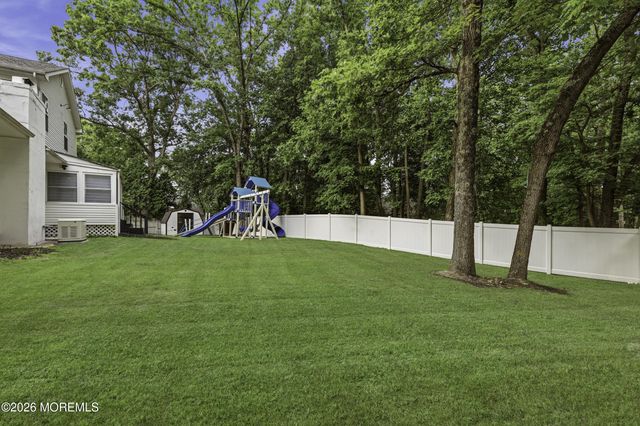 19 Elm Street, Jackson, NJ 08527