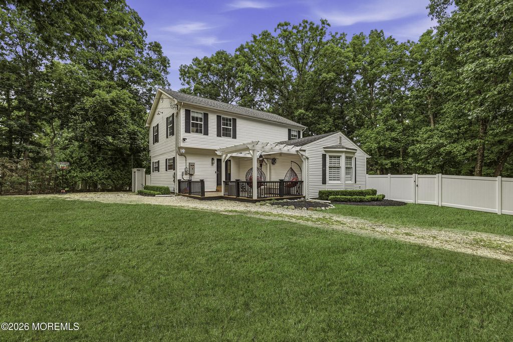 19 Elm Street, Jackson, NJ 08527