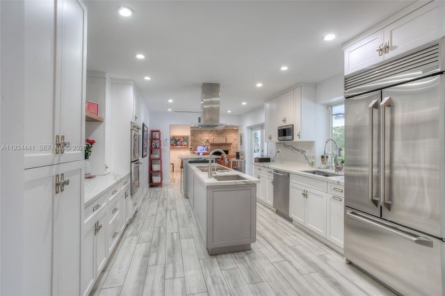 6875 N Cartee Rd, Palmetto Bay, FL 33158