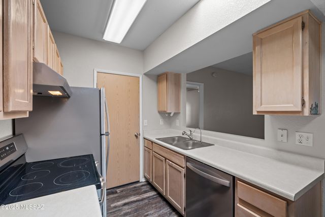 7666 E 22nd St Apt 50, Tucson, AZ 85710