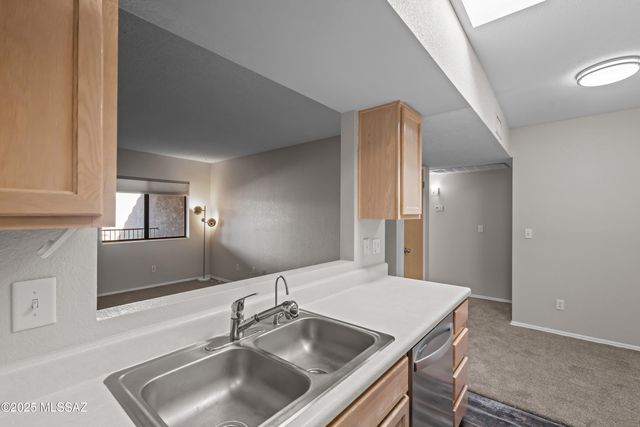 7666 E 22nd St Apt 50, Tucson, AZ 85710