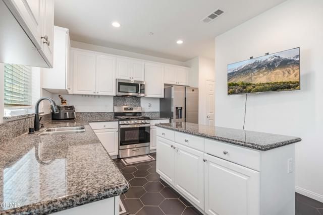 344 Campbell Court, Santa Paula, CA 93060